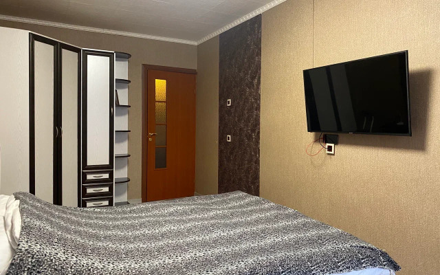 Prostornaya 3-Kh Komnatnaya Kvartira S Kaminom Flat