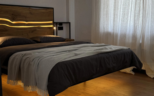 V gostyakh u A. Nevskogo Flat