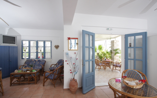 Manos Apartments