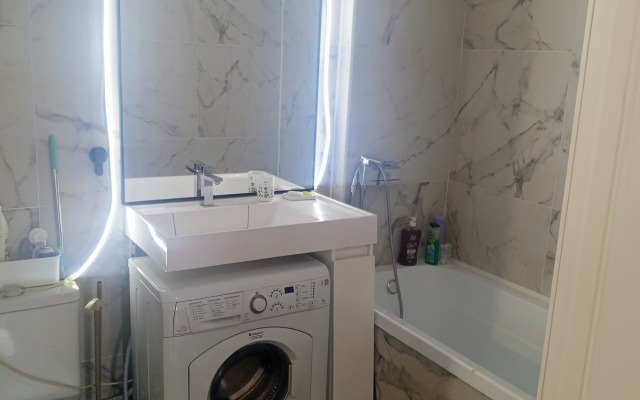 V Shelekhove Flat
