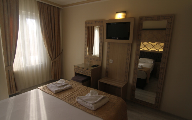 Grand Liza Hotel