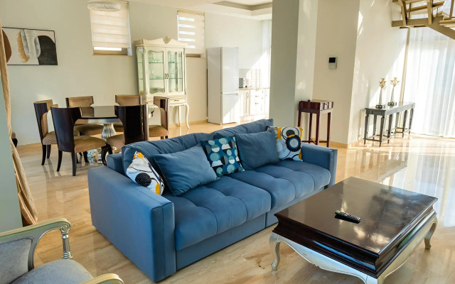 Частный дом Дом с бассейном