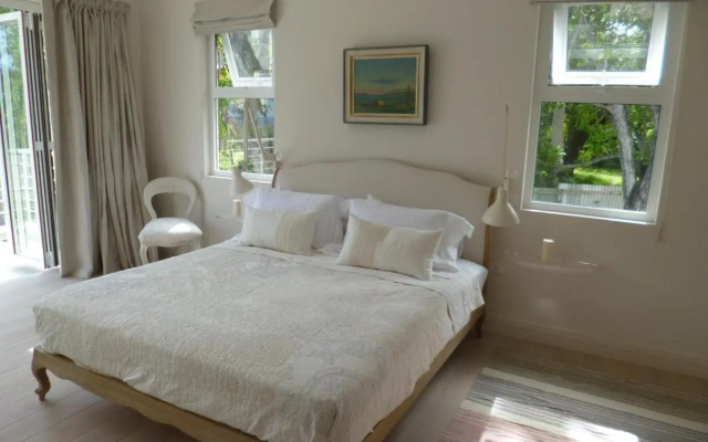 Mimi Beachfront Beau Vallon Villa