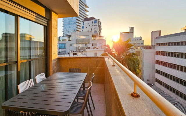Comfort & Balcony By Feelhome Apartments