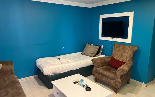 Отель Moon Blue