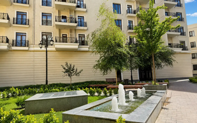 Boulevard Luxury | Private Balcony & Fountain View | 6th Floor (42) by Royal Rentals Apartments
