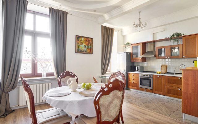 Dvukhetazhnye Na Tverskoy V 5 Minutakh Ot Kremlya Apartments