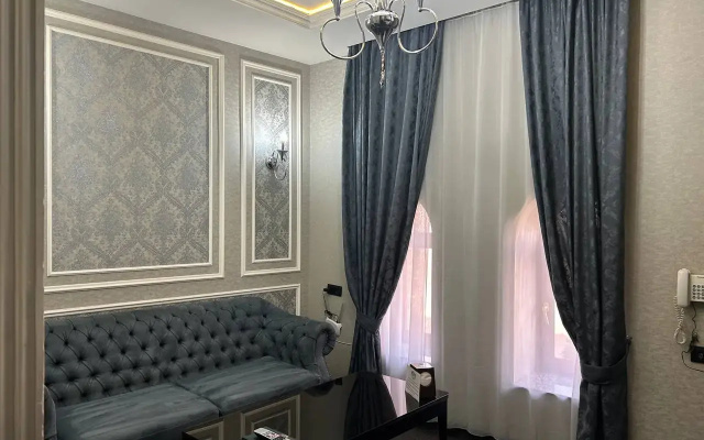 Отель Roma Yerevan & Tours