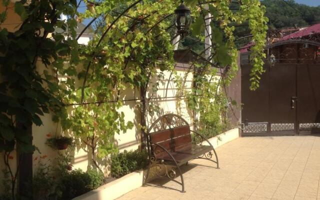 Violetta Guest House