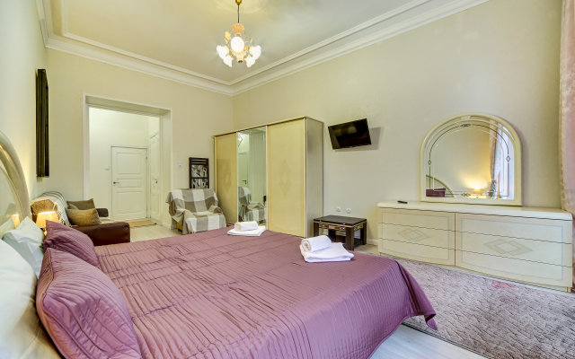 na Marata, 8, kv. 2 Guest Rooms