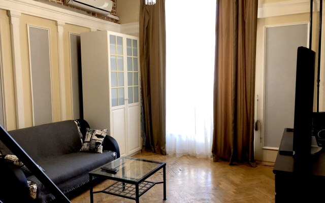 Квартира Antic Style Apartments