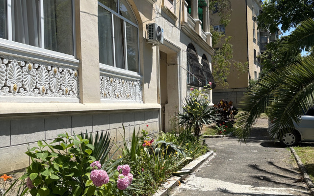 Stilnaya Kvartira ryadom s Morem i Parkom Flat
