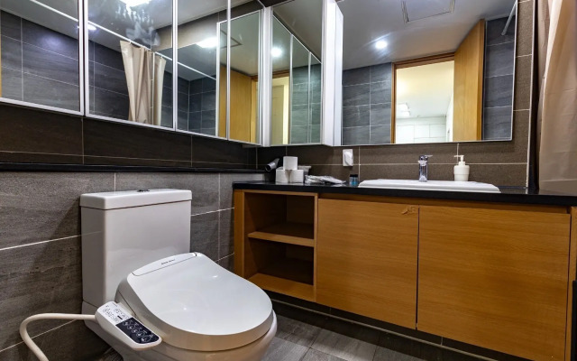 Na Prospekte Kabanbay Batyra 43 block B Apartments