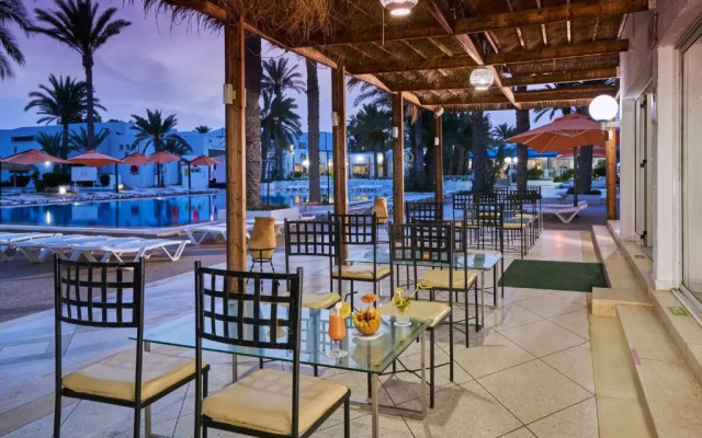 Hari Club Beach Resort