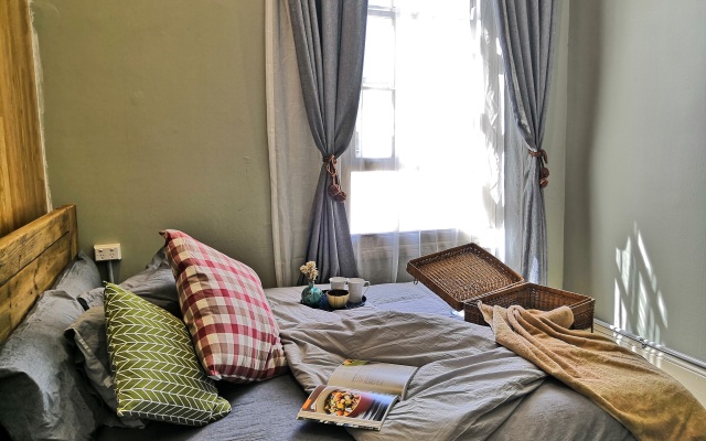 Summers' Holiday Inn Mini-Hotel