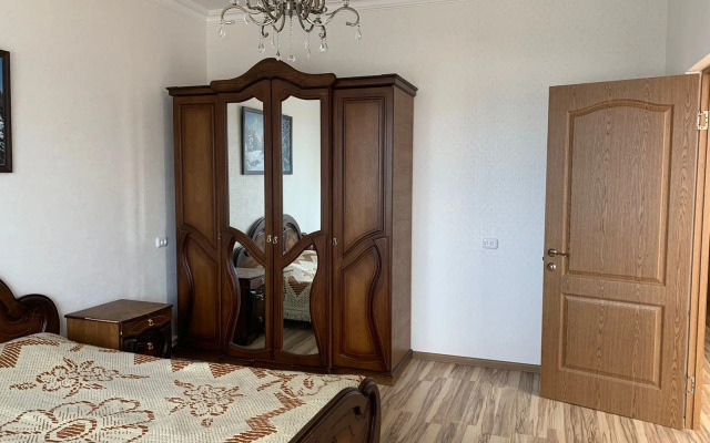 Dvukhetazhny S Basseynom Private House