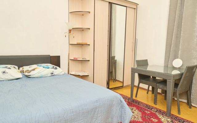 Квартира в первом доме за Казанским собором