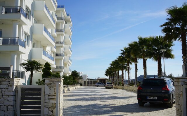 Limani Deluxe Beachfront Apartments