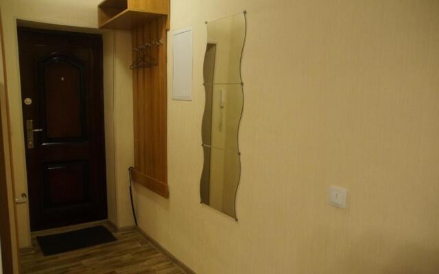 Uyutnyie Metryi Na Marksa Apartments