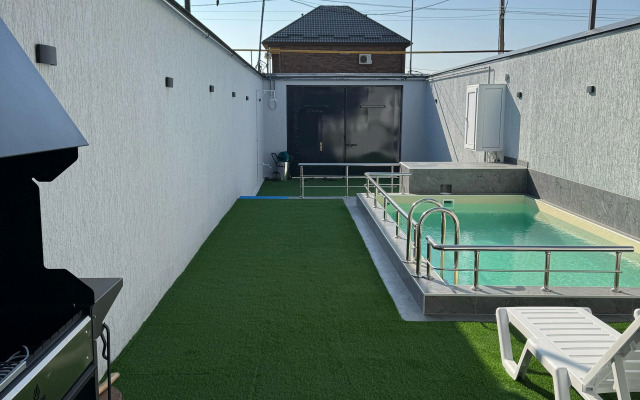 Гостевой дом Дом с бассейном на берегу