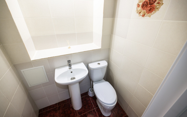 Prostornaya Dvuhkomnatnaya v Pyati Minutah ot Metro Flat