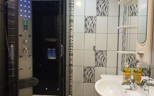 Апартаменты на Челюскинцев 7