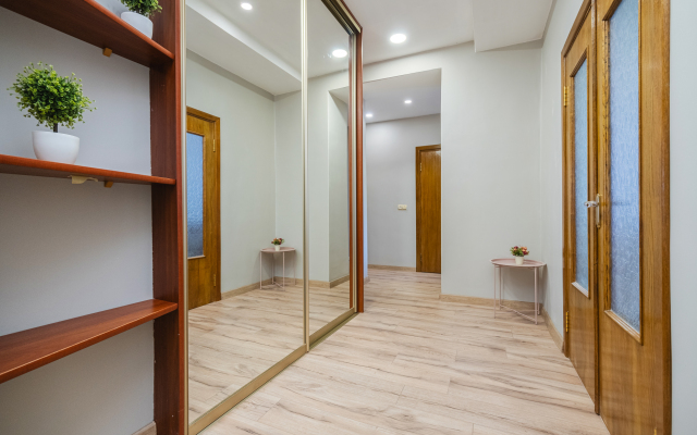 Dvukhkomnatnaya Vozle Vokzala Flat