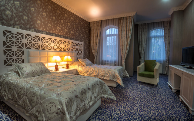 Premier Old Gates Hotel