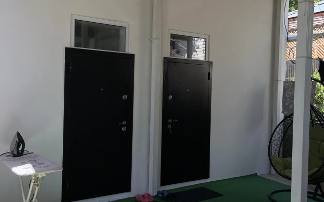 Semeyny Trekhmestny S Vannoy Komnatoy Apartment