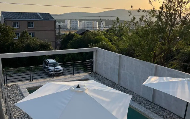 Friends Private house