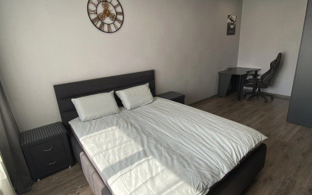 Uyutnaya V Zhivopisnom Gorode Petergof Flat