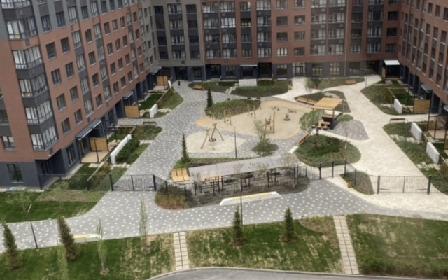 V Novo-Komarovo Flat