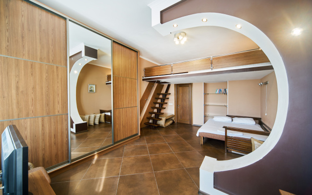 Двухуровневые апартаменты у моря на Античном