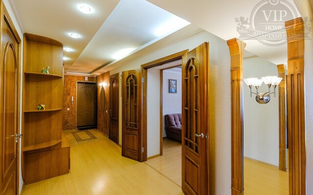 Апартаменты VipHome на Учебной 7