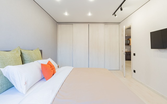 Апартаменты Петровские на Набережной озера 22