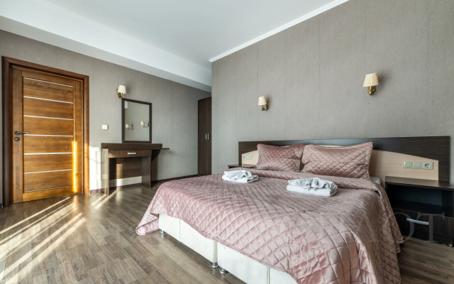Oplot - Vidovye s odnoj spal'nej i balkonom 4 Apartments