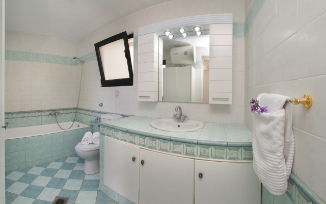 Martini Waterfront Suites Apartments