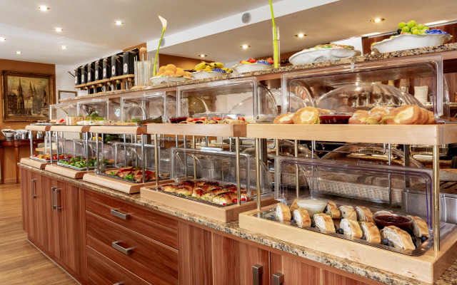 Отель Burgschmiet GmbH