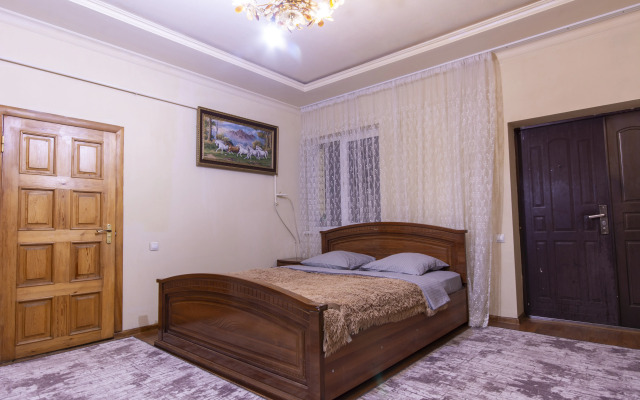 Частный дом в центре