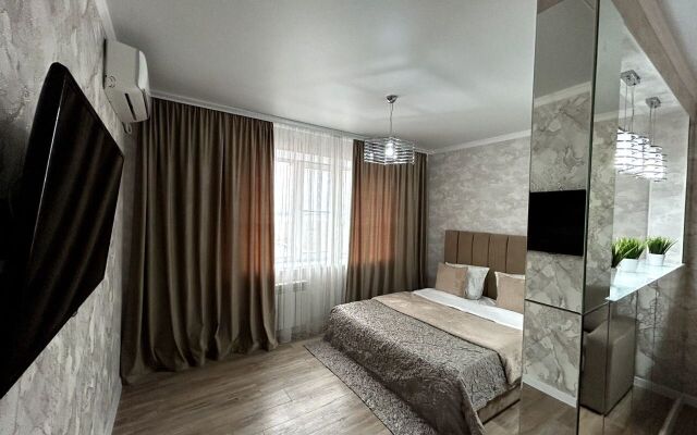 Na Ulitse Latysheva 3l Flat