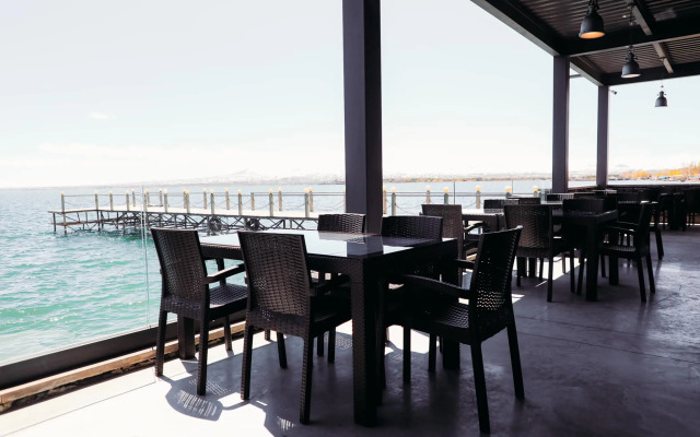 Best Western Bohemian Resort