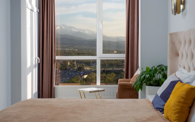 Yevrodvushka S Potryasayuschim Vidom Na Gory Flat