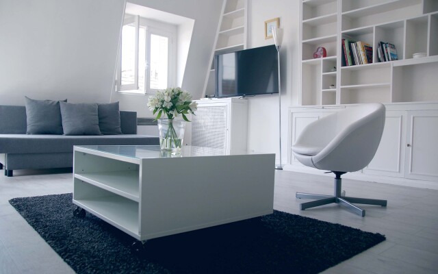 Rue de Ponthieu Central Furnished Apartment