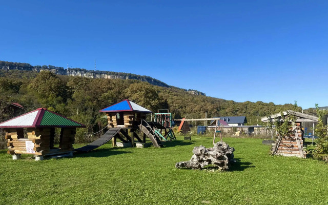 Thach from Travel Hotels Entourage