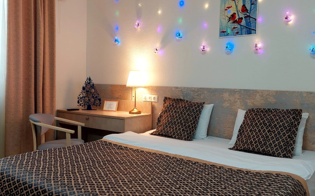 Три квартиры на Сахарова