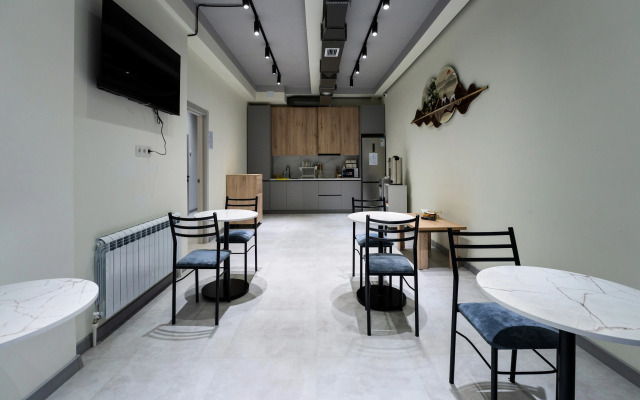 Qlife Hostel