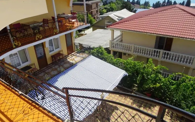 Araik Guest house