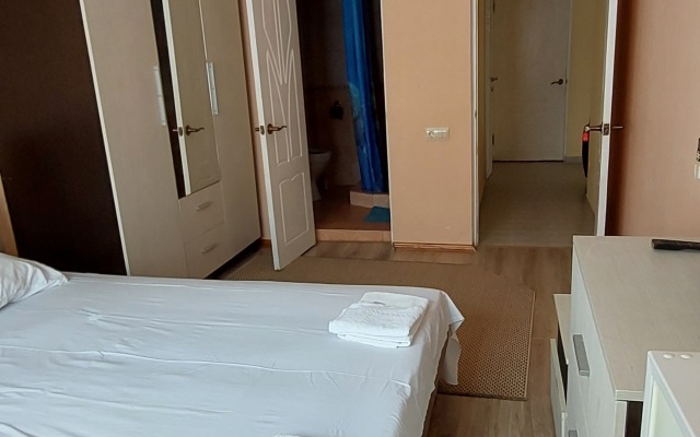 Larisa Guest House