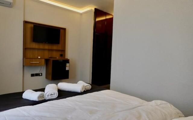 Black Pearly Hotel