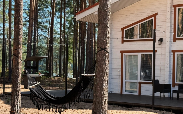 Частный дом Белый и сосны